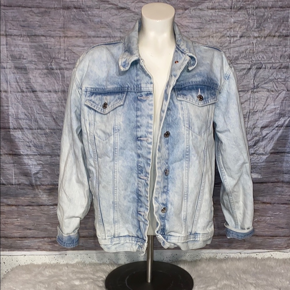 Old Navy Denim Boyfriend Jacket With American Flag - Picture 4 of 6